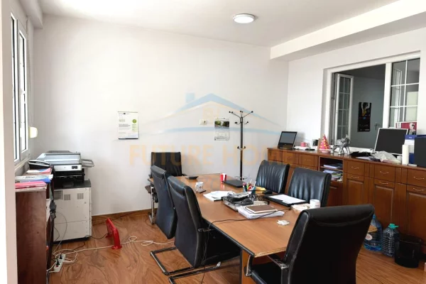 Shtepi me qera Apartament ne Tirane, 2+1, Mobilimi Pjeserisht e mobiluar, Pagesa 1,000  Euro.