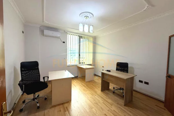 Shtepi me qera Apartament ne Tirane, 2+1, Mobilimi Bosh, pa mobiluar, Pagesa 950  Euro.