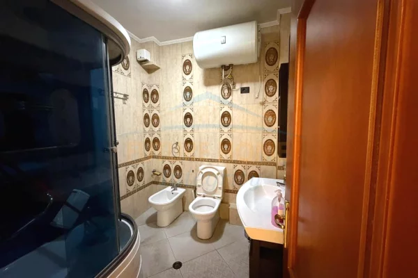 Shtepi me qera Apartament ne Tirane, 2+1, Mobilimi Bosh, pa mobiluar, Pagesa 950  Euro.