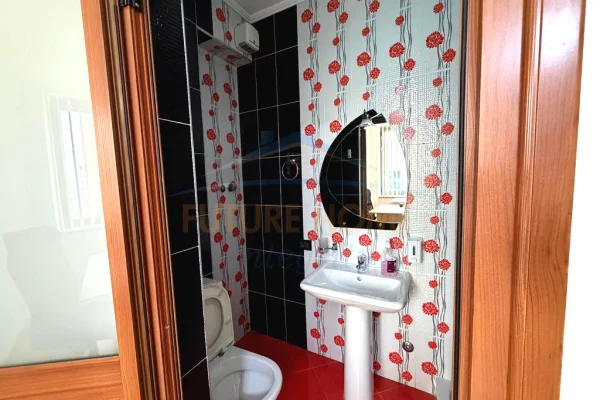 Shtepi me qera Apartament ne Tirane, 2+1, Mobilimi Bosh, pa mobiluar, Pagesa 950  Euro.