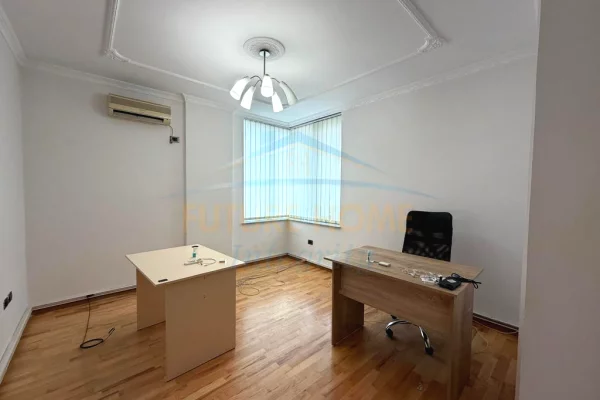 Shtepi me qera Apartament ne Tirane, 2+1, Mobilimi Bosh, pa mobiluar, Pagesa 950  Euro.