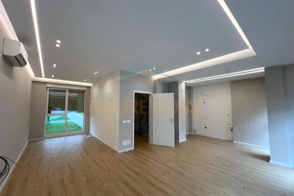 Shtepi ne shitje Vila Luksoze ne Tirane, 2+1, Mobilimi Bosh, pa mobiluar, Pagesa 390,000  Euro.