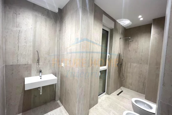 Shtepi ne shitje Vila Luksoze ne Tirane, 2+1, Mobilimi Bosh, pa mobiluar, Pagesa 390,000  Euro.