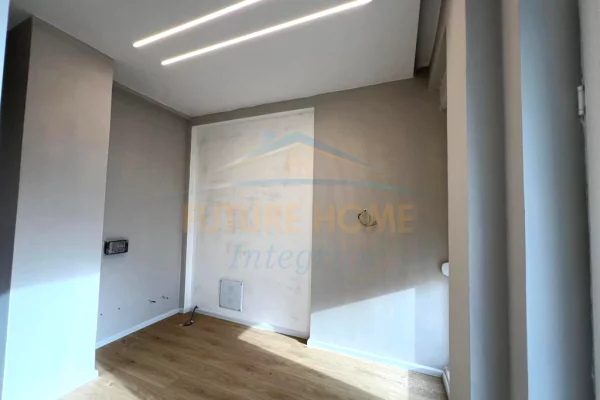 Shtepi ne shitje Vila Luksoze ne Tirane, 2+1, Mobilimi Bosh, pa mobiluar, Pagesa 390,000  Euro.