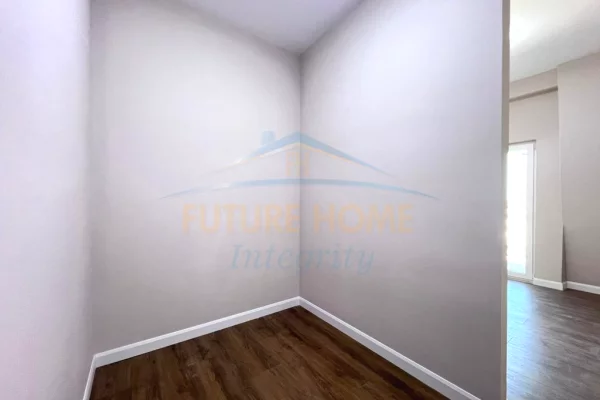 Shtepi ne shitje Apartament ne Tirane, 1+1, Mobilimi Bosh, pa mobiluar, Pagesa 138,000  Euro.