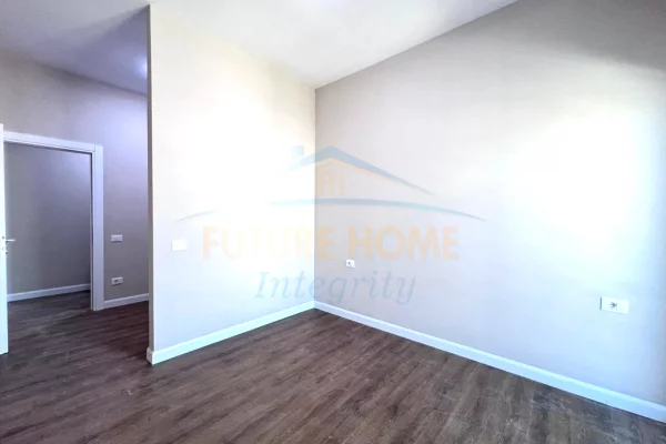 Shtepi ne shitje Apartament ne Tirane, 1+1, Mobilimi Bosh, pa mobiluar, Pagesa 138,000  Euro.