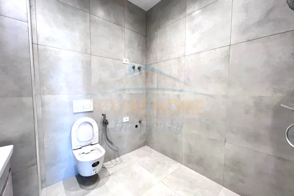 Shtepi ne shitje Apartament ne Tirane, 1+1, Mobilimi Bosh, pa mobiluar, Pagesa 138,000  Euro.