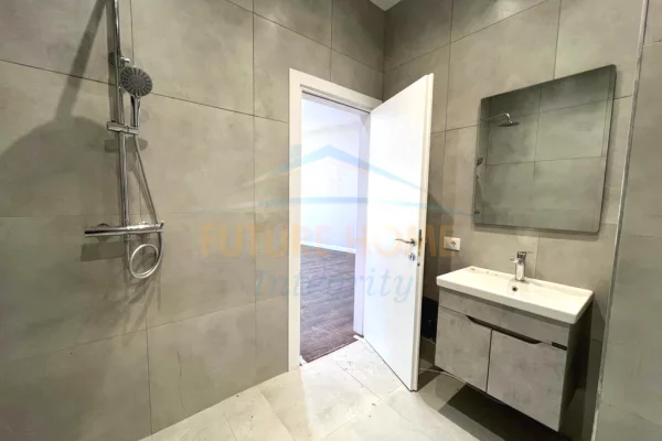 Shtepi ne shitje Apartament ne Tirane, 1+1, Mobilimi Bosh, pa mobiluar, Pagesa 138,000  Euro.