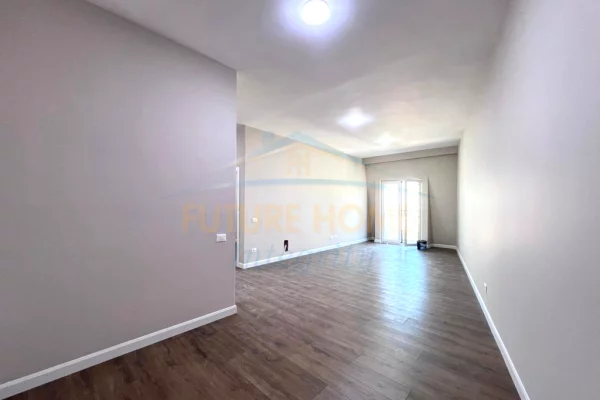 Shtepi ne shitje Apartament ne Tirane, 1+1, Mobilimi Bosh, pa mobiluar, Pagesa 138,000  Euro.