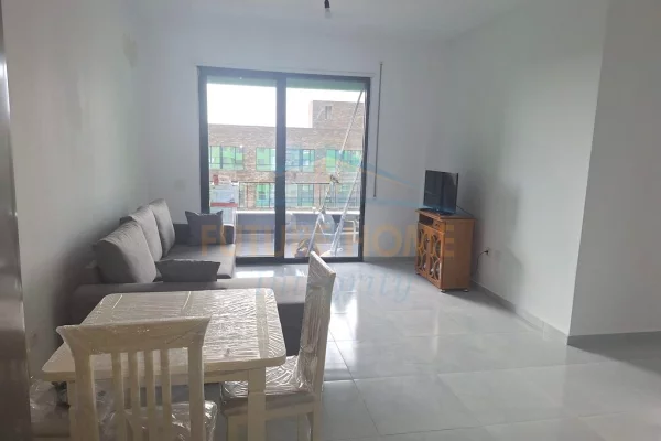 Qera, Apartament 2+1+2, Rruga 5 Maji, Tiranë.