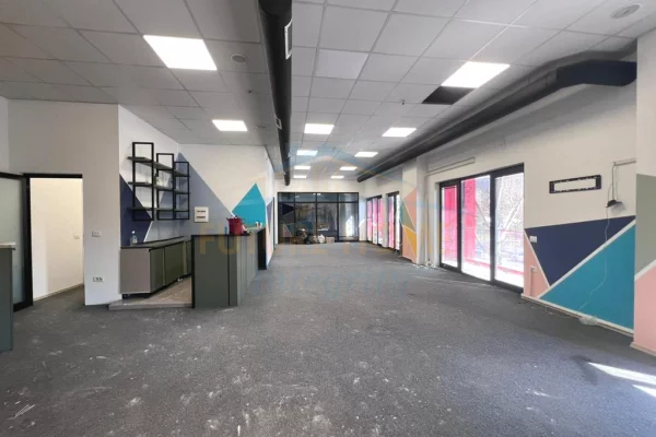 Qera, Ambient Biznesi, Farmacia 10, Tirane.