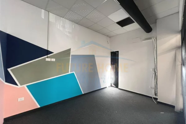 Qera, Ambient Biznesi, Farmacia 10, Tiranë.