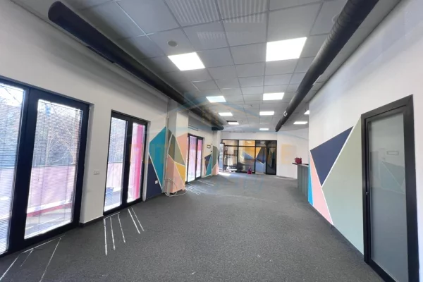 Qera, Ambient Biznesi, Farmacia 10, Tirane.