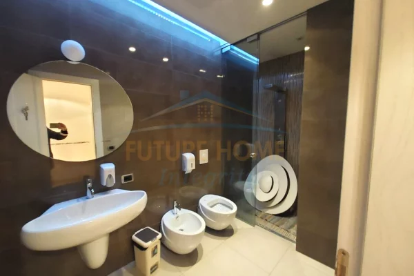 Shtepi me qera Apartament ne Tirane, 3+1, Mobilimi Pjeserisht e mobiluar, Pagesa 2,000  Euro.