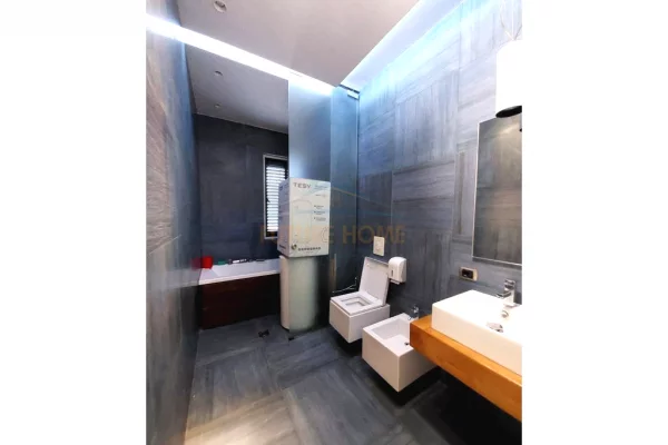 Shtepi me qera Apartament ne Tirane, 3+1, Mobilimi Pjeserisht e mobiluar, Pagesa 2,000  Euro.