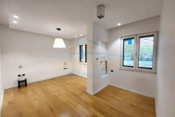 Shtepi me qera Apartament ne Tirane, 3+1, Mobilimi Pjeserisht e mobiluar, Pagesa 2,000  Euro.