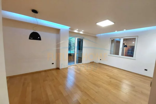 Shtepi me qera Apartament ne Tirane, 3+1, Mobilimi Pjeserisht e mobiluar, Pagesa 2,000  Euro.
