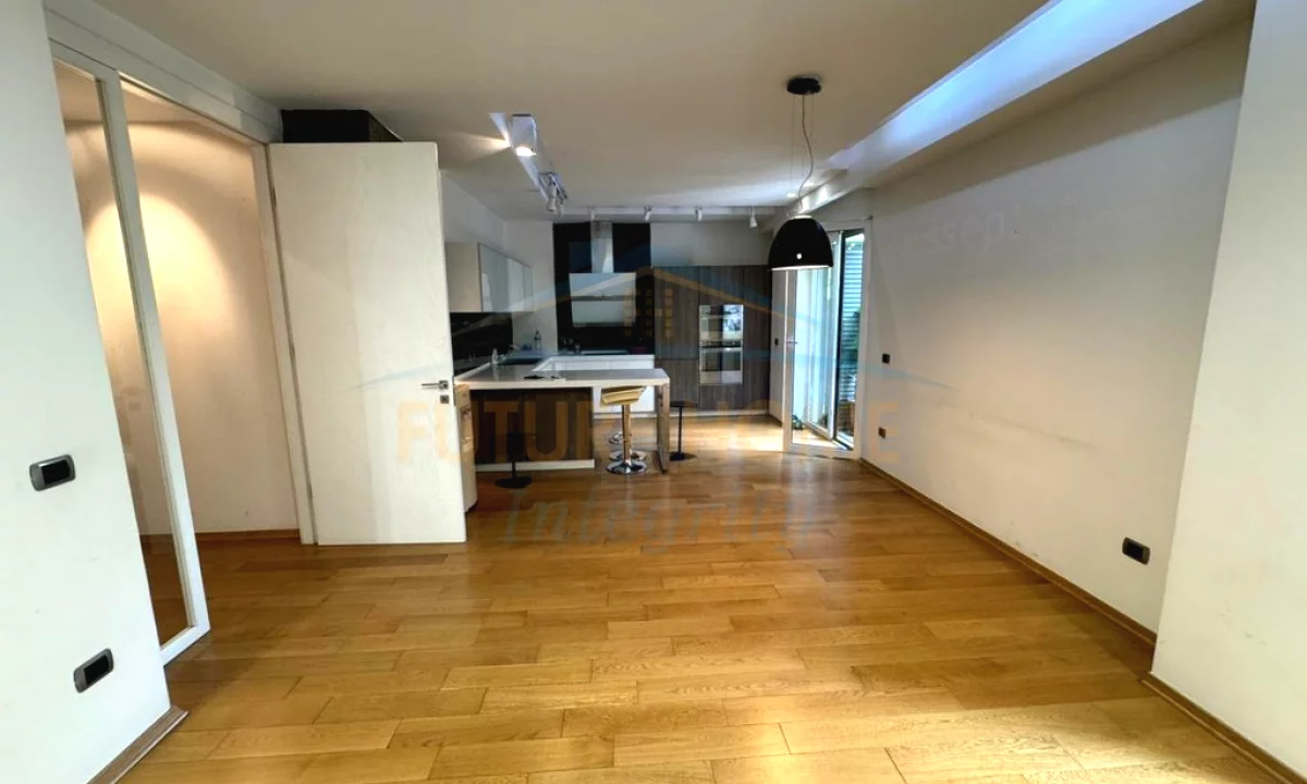 Shtepi me qera Apartament ne Tirane, 3+1, Mobilimi Pjeserisht e mobiluar, Pagesa 2,000  Euro.