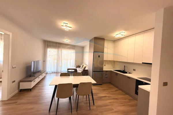 Shtepi me qera 2+1 ne Tirane - 950 Euro