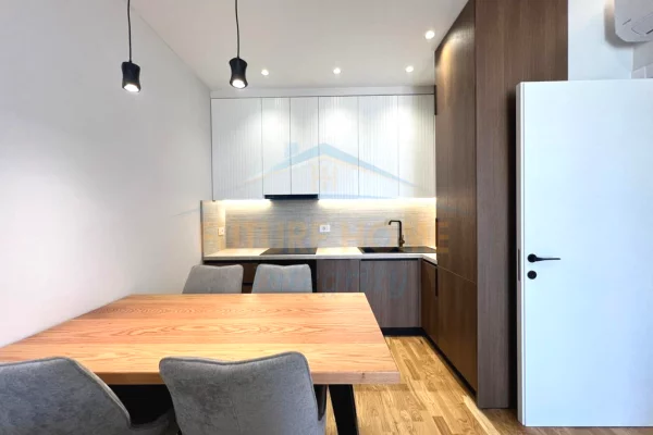 Shtepi ne shitje Apartament ne Tirane, 2+1, Mobilimi E mobiluar, Pagesa 310,000  Euro.