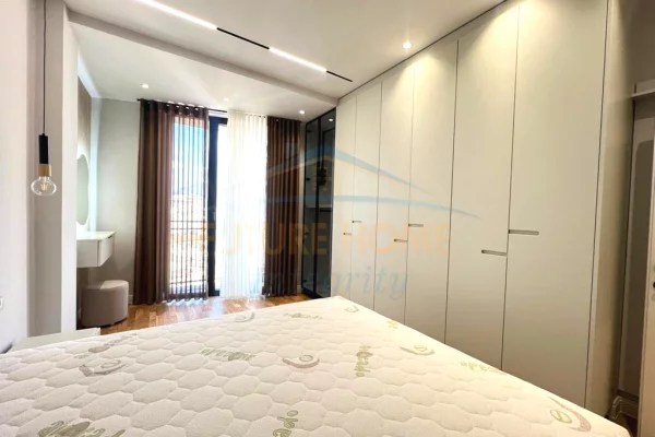 Shtepi ne shitje Apartament ne Tirane, 2+1, Mobilimi E mobiluar, Pagesa 310,000  Euro.