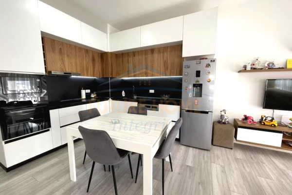 Shtepi ne shitje Apartament ne Tirane, 2+1, Mobilimi E mobiluar, Pagesa 155,000  Euro.