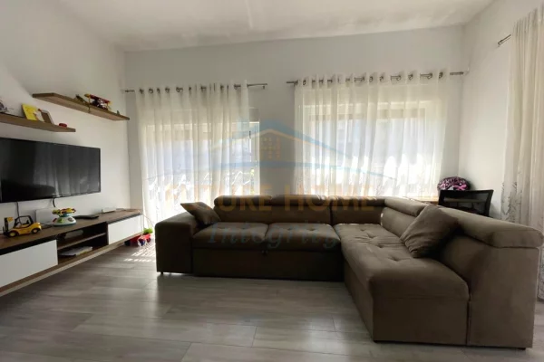 Shtepi ne shitje Apartament ne Tirane, 2+1, Mobilimi E mobiluar, Pagesa 155,000  Euro.