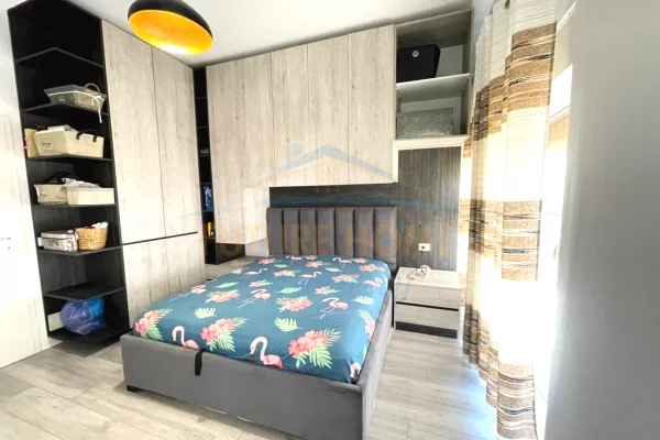 Shtepi ne shitje Apartament ne Tirane, 2+1, Mobilimi E mobiluar, Pagesa 155,000  Euro.