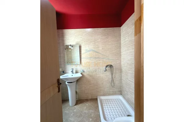 Shtepi me qera Apartament ne Tirane, 2+1, Mobilimi E mobiluar, Pagesa 546  Euro.