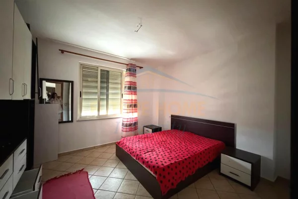 Shtepi ne shitje Apartament ne Tirane, 3+1, Mobilimi Pjeserisht e mobiluar, Pagesa 289,000  Euro.