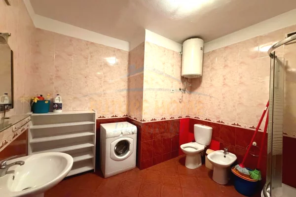 Shtepi ne shitje Apartament ne Tirane, 3+1, Mobilimi Pjeserisht e mobiluar, Pagesa 289,000  Euro.