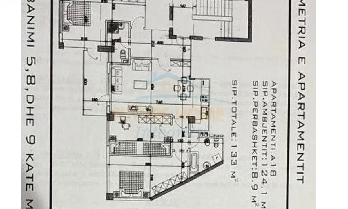 Shtepi ne shitje Apartament ne Tirane, 3+1, Mobilimi Pjeserisht e mobiluar, Pagesa 300,000  Euro.