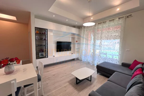 Shtepi me qera Apartament ne Tirane, 1+1, Mobilimi E mobiluar, Pagesa 800  Euro.