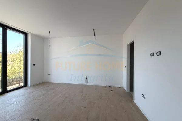 Qera, Ambient per zyra, Kompleksi Golden Gate, Ali Demi, Tirane.