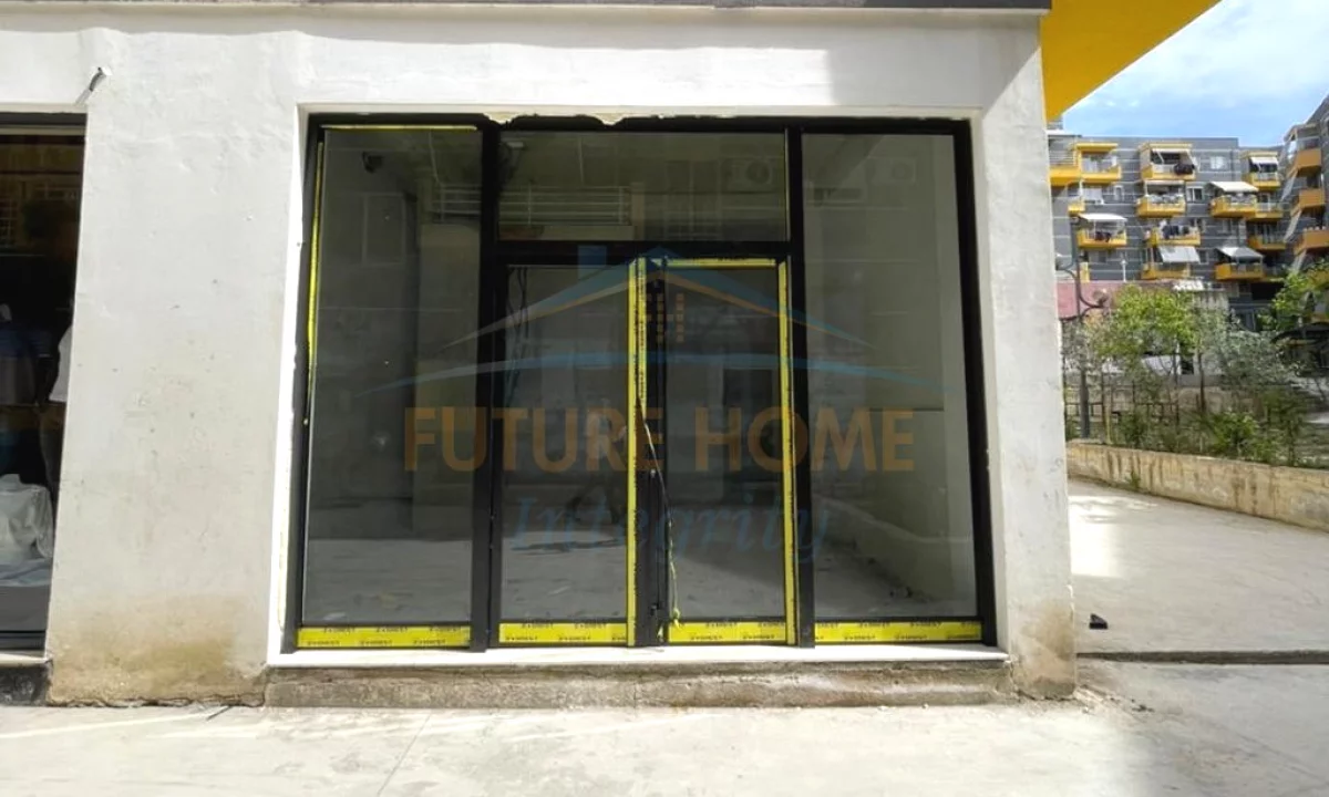 Shitet, Ambient Biznesi, Kompleksi Tom Doshi, Tirane.