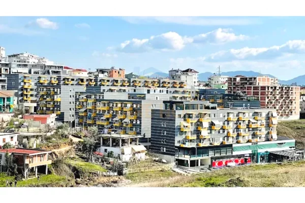 Shitet, Ambient Biznesi, Kompleksi Tom Doshi, Tirane.