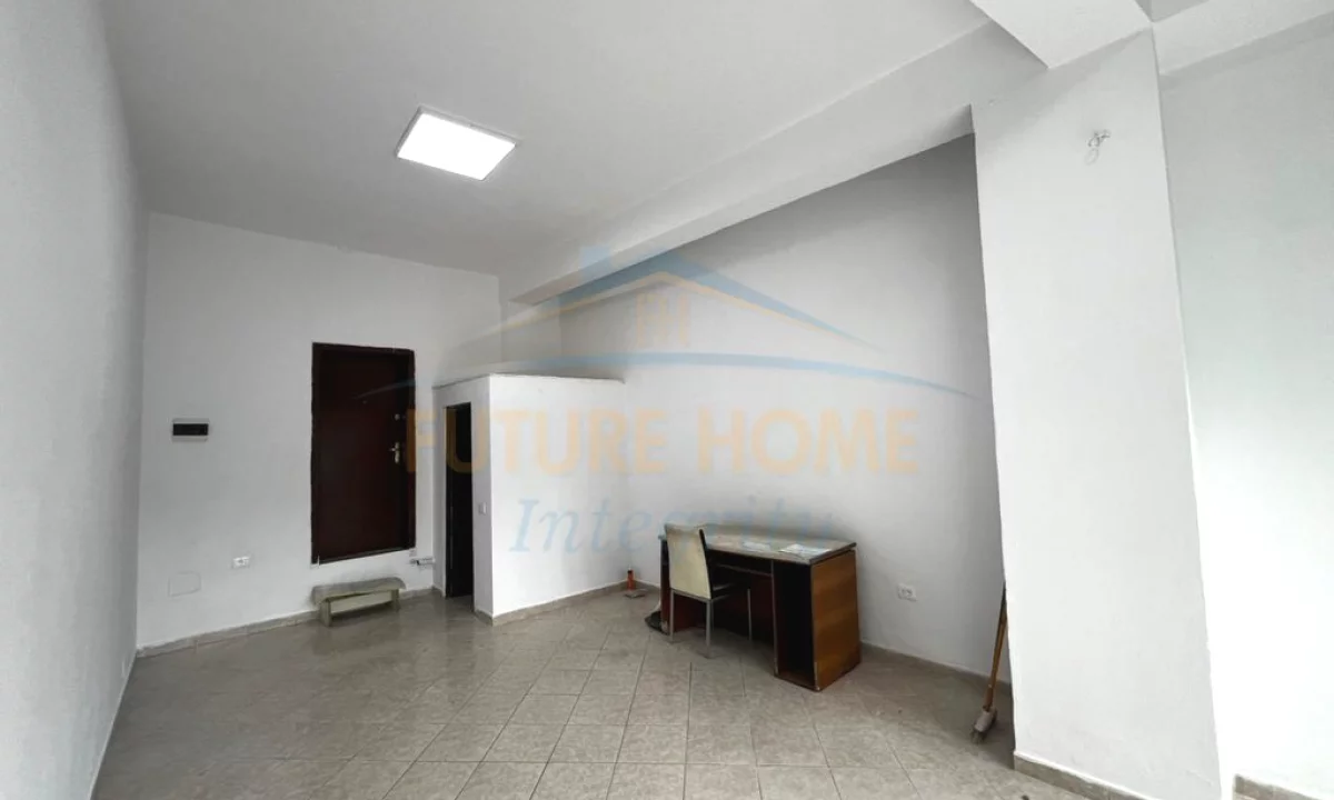 Qera, Ambient Biznesi, Xhamia e Tabakeve, prane Shkolles se Baletit