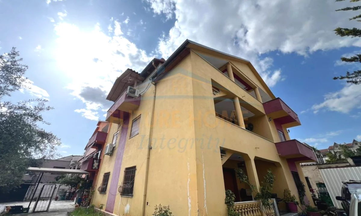 Shtepi ne shitje Shtepi Private ne Tirane, 7+1, Mobilimi Pjeserisht e mobiluar, Pagesa 450,000  Euro.