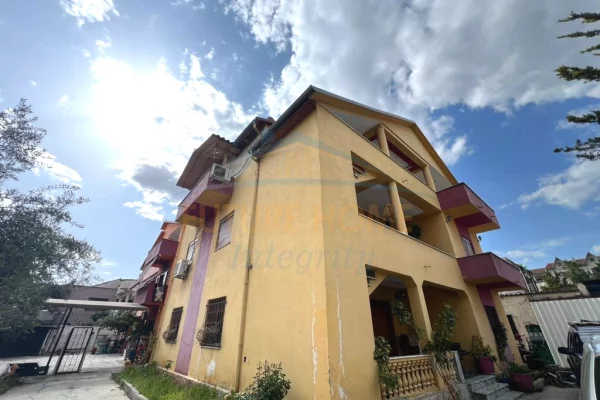 Shtepi ne shitje 7+1 ne Tirane - 450,000 Euro