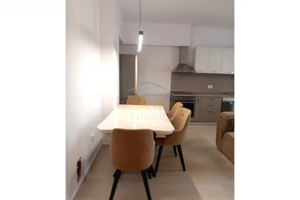 Shtepi me qera Apartament ne Tirane, 2+1, Mobilimi E mobiluar, Pagesa 700  Euro.