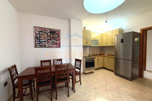 Shtepi ne shitje Apartament ne Tirane, 2+1, Mobilimi Bosh, pa mobiluar, Pagesa 135,000  Euro.