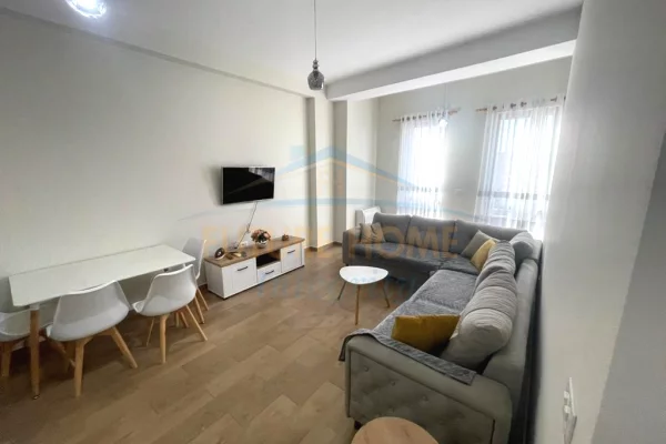 Shtepi me qera Apartament ne Tirane, 1+1, Mobilimi E mobiluar, Pagesa 700  Euro.