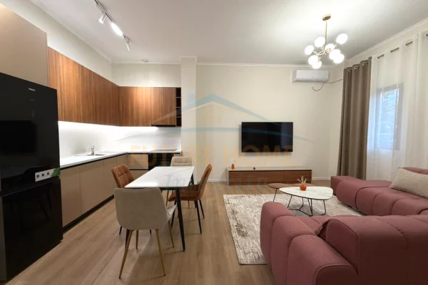 Shtepi ne shitje Apartament ne Tirane, 2+1, Mobilimi E mobiluar, Pagesa 148,000  Euro.