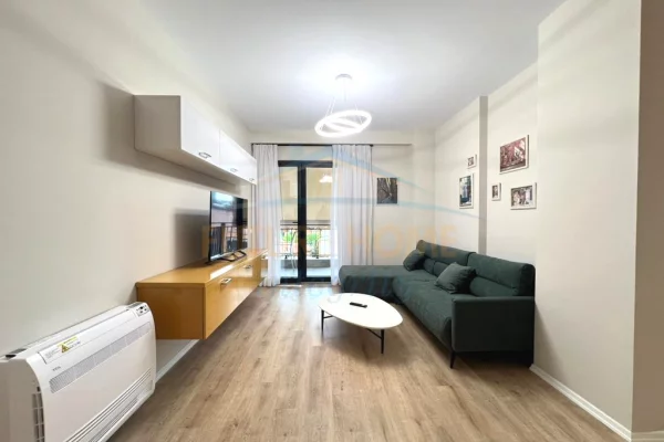 Shtepi me qera 2+1 ne Tirane - 1,250 Euro