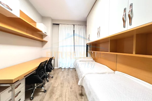 Shtepi me qera Apartament ne Tirane, 2+1, Mobilimi E mobiluar, Pagesa 1,250  Euro.