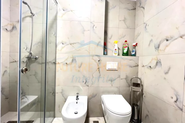 Shtepi me qera Apartament ne Tirane, 2+1, Mobilimi E mobiluar, Pagesa 1,250  Euro.