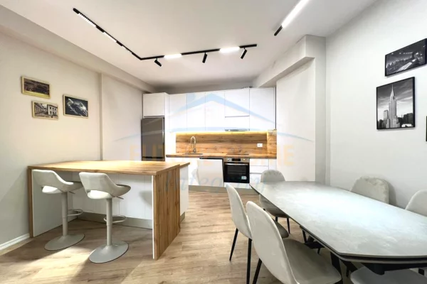 Shtepi me qera Apartament ne Tirane, 2+1, Mobilimi E mobiluar, Pagesa 1,250  Euro.