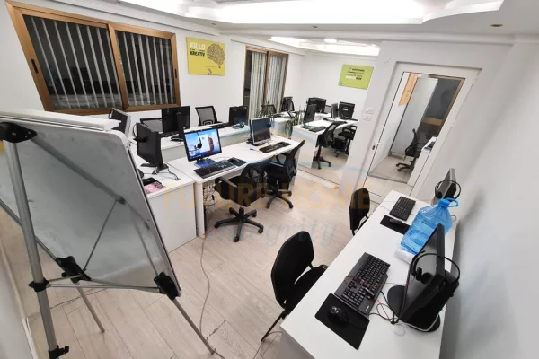 Qera, Ambient Biznesi, Blloku, Tirane.