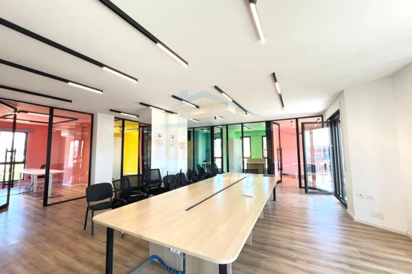 Ambient biznesi me qera 1+1 ne Tirane - 1,780 Euro