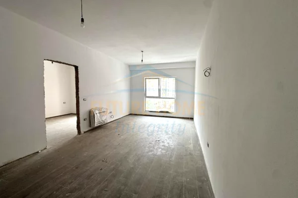 Shtepi me qera Apartament ne Tirane, 1+1, Mobilimi Bosh, pa mobiluar, Pagesa 500  Euro.